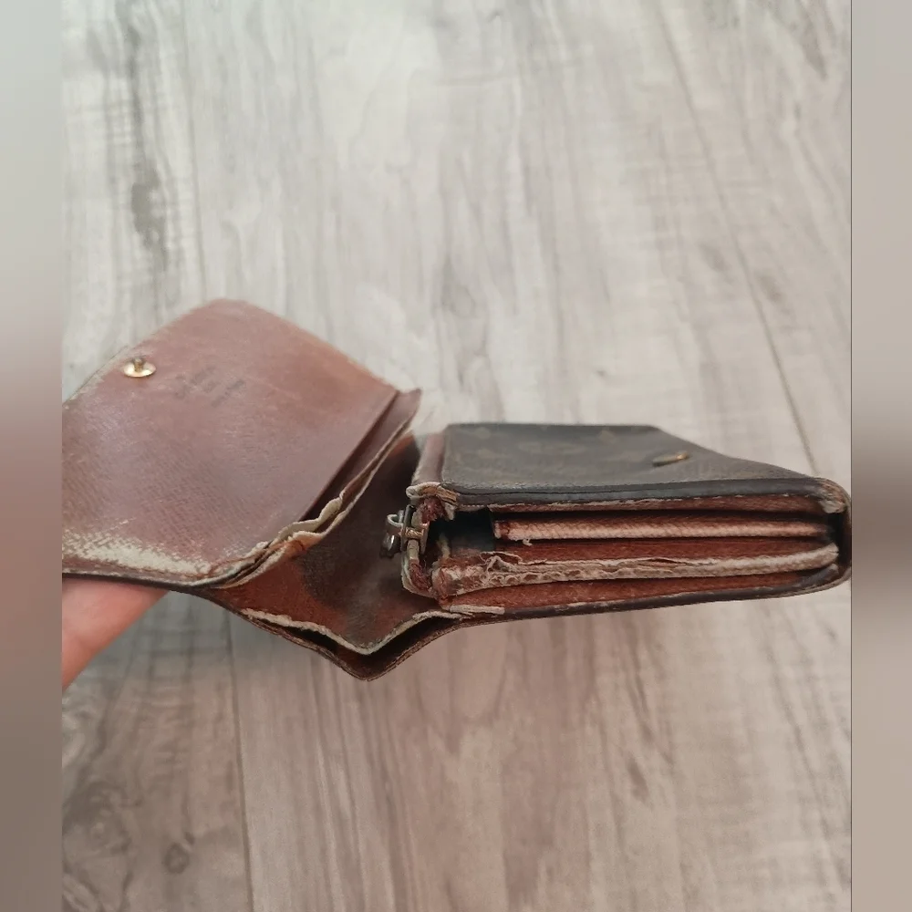 Louis Vuitton Monogram Tresor Wallet